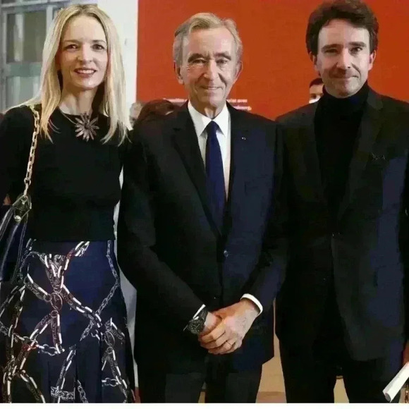 EUC Chanel Ivory quilted wallet. Comes with original ID card.Chanel box included - Picture 13 of 15